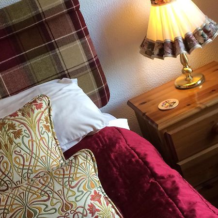 The Bryntirion Inn Llandderfel Екстер'єр фото
