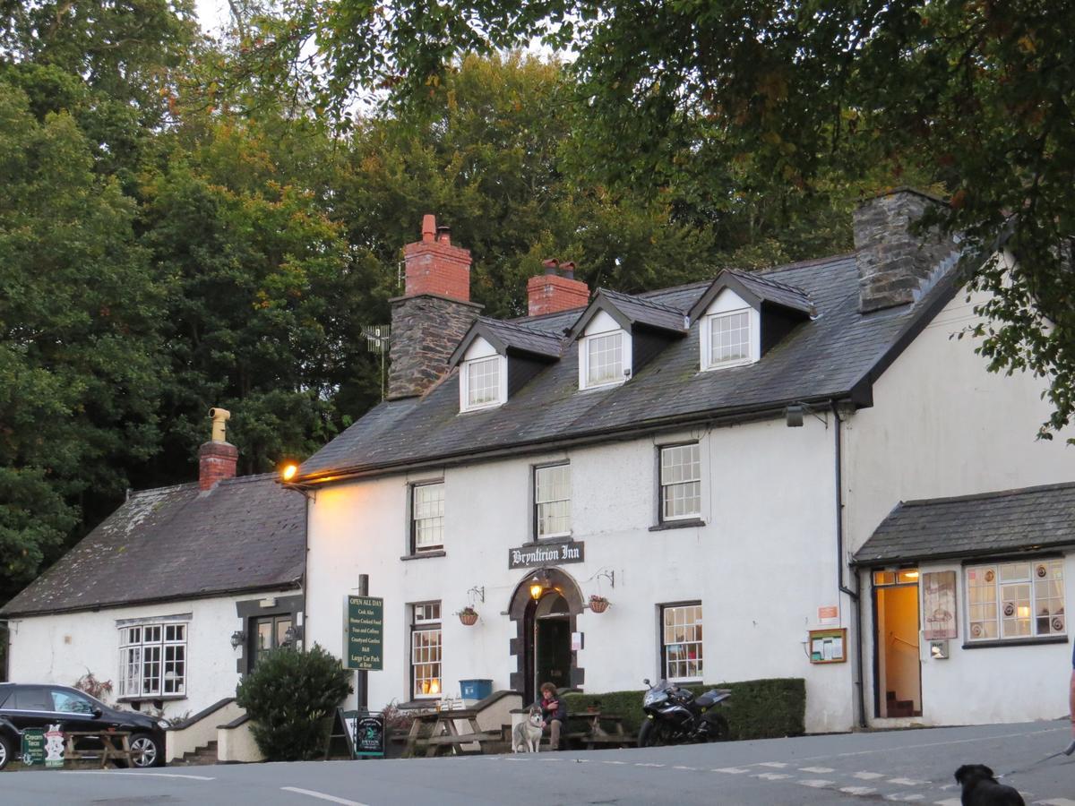 The Bryntirion Inn Llandderfel Екстер'єр фото